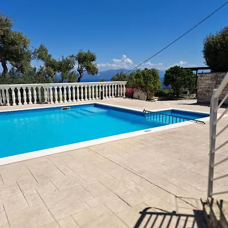 Levanda * Longos (Paxos)